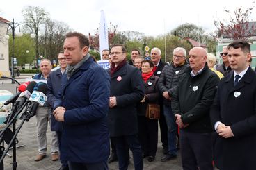 Konferencja Koalicji Wieluńskiej z udziałem posła Treli i wicewojewody Majewskiego